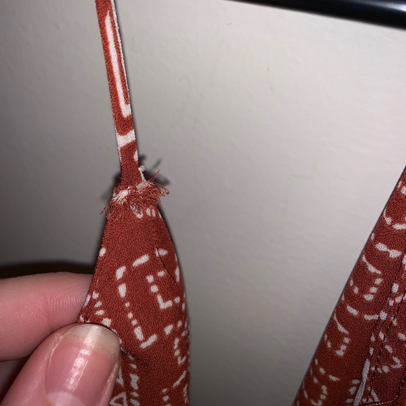 Wet Seal cami top pattern flowy racerback vneck - Picture 4 of 8